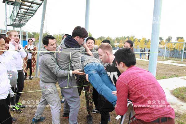 场地项目：虎口脱险